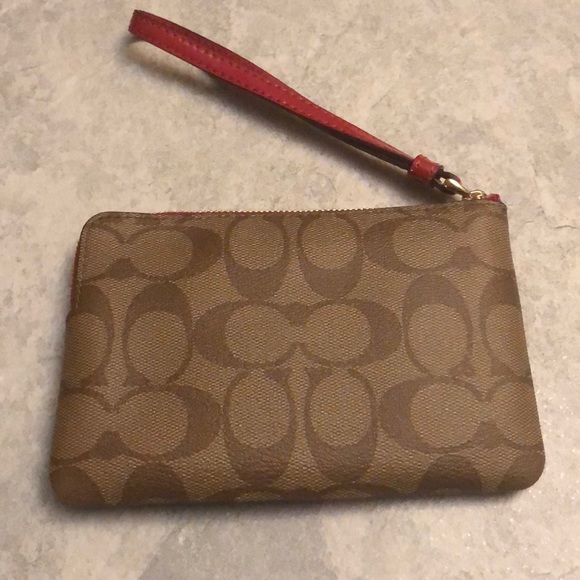 Coach Corner ZIP Wristlet in Signature Canvas - Picture 5 of 7